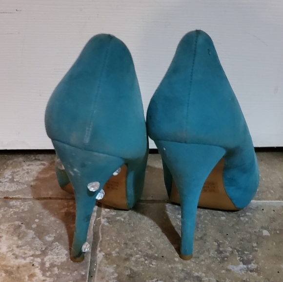 Heels - Picture 2 of 2